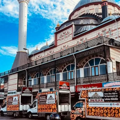 İstanbul'da mobil hayır lokması araçlarıyla her noktada lokmacı hizmeti