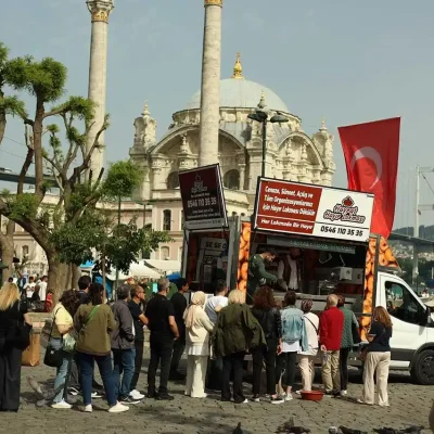 Cami çıkışı hayır lokması dağıtımı hizmeti