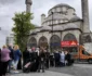 İstanbul Lokmacı - Cami Önünde Hayır Lokması Döktürme